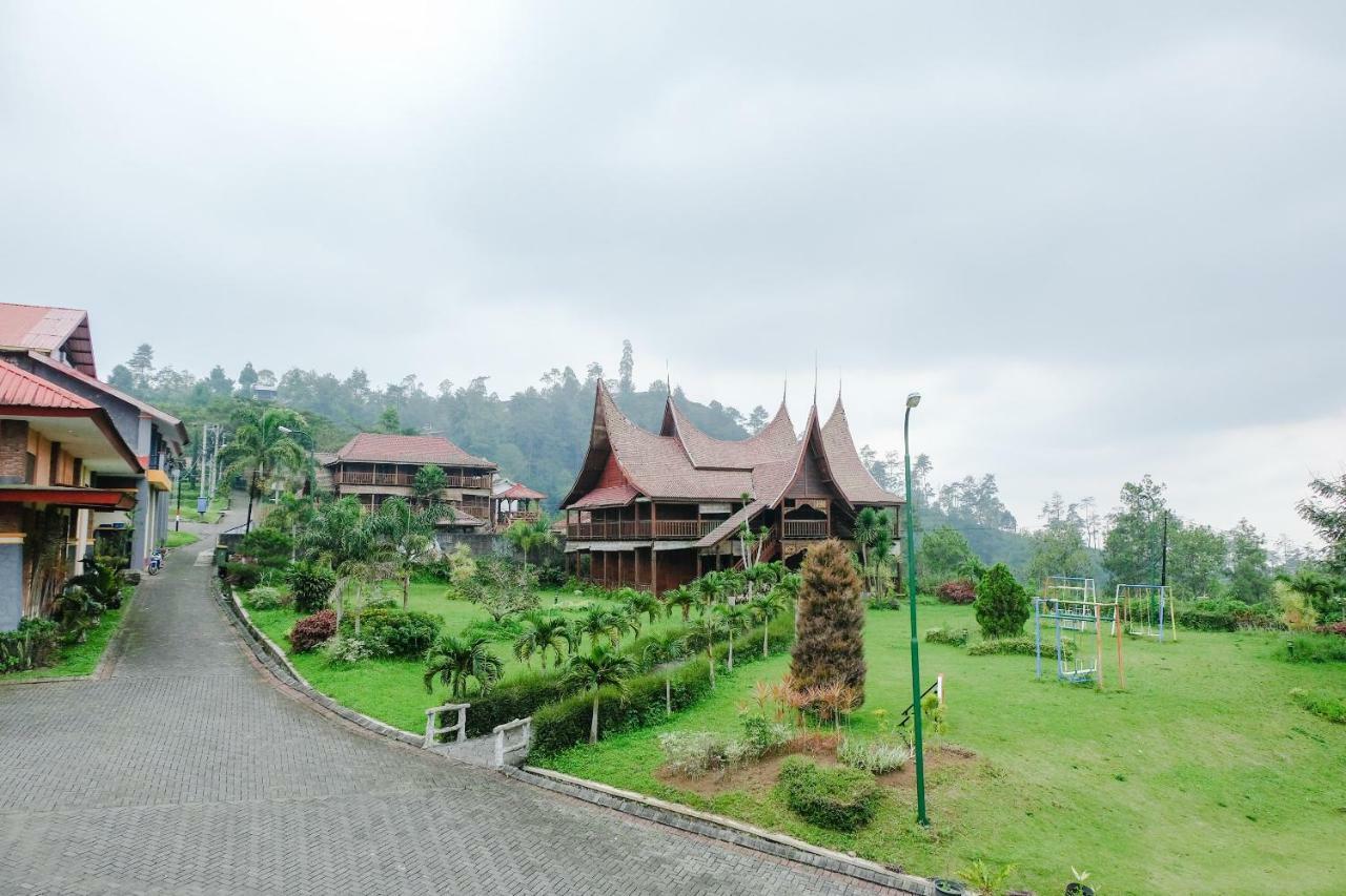 Capital O 892 Grand Pujon View Hotel And Resort Batu  Exterior photo