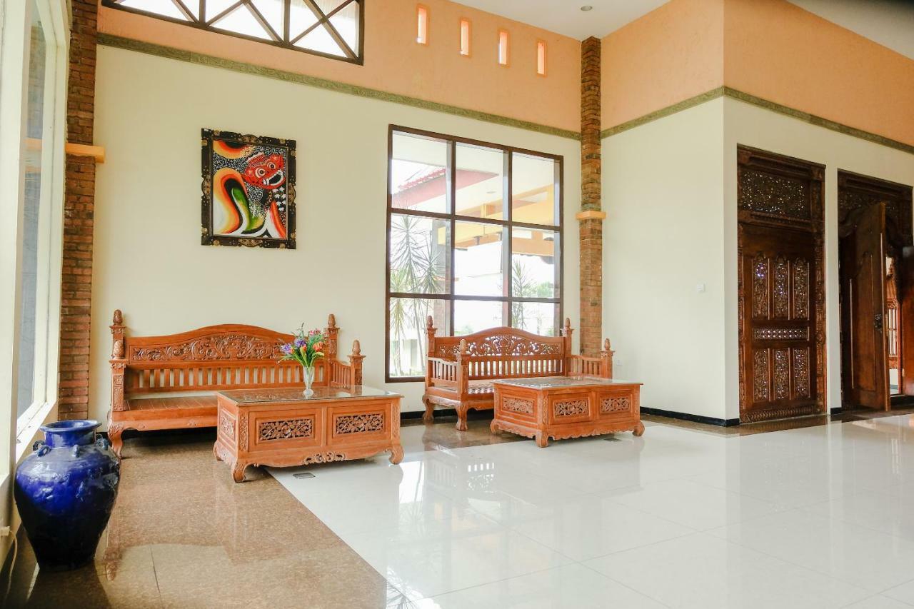 Capital O 892 Grand Pujon View Hotel And Resort Batu  Exterior photo