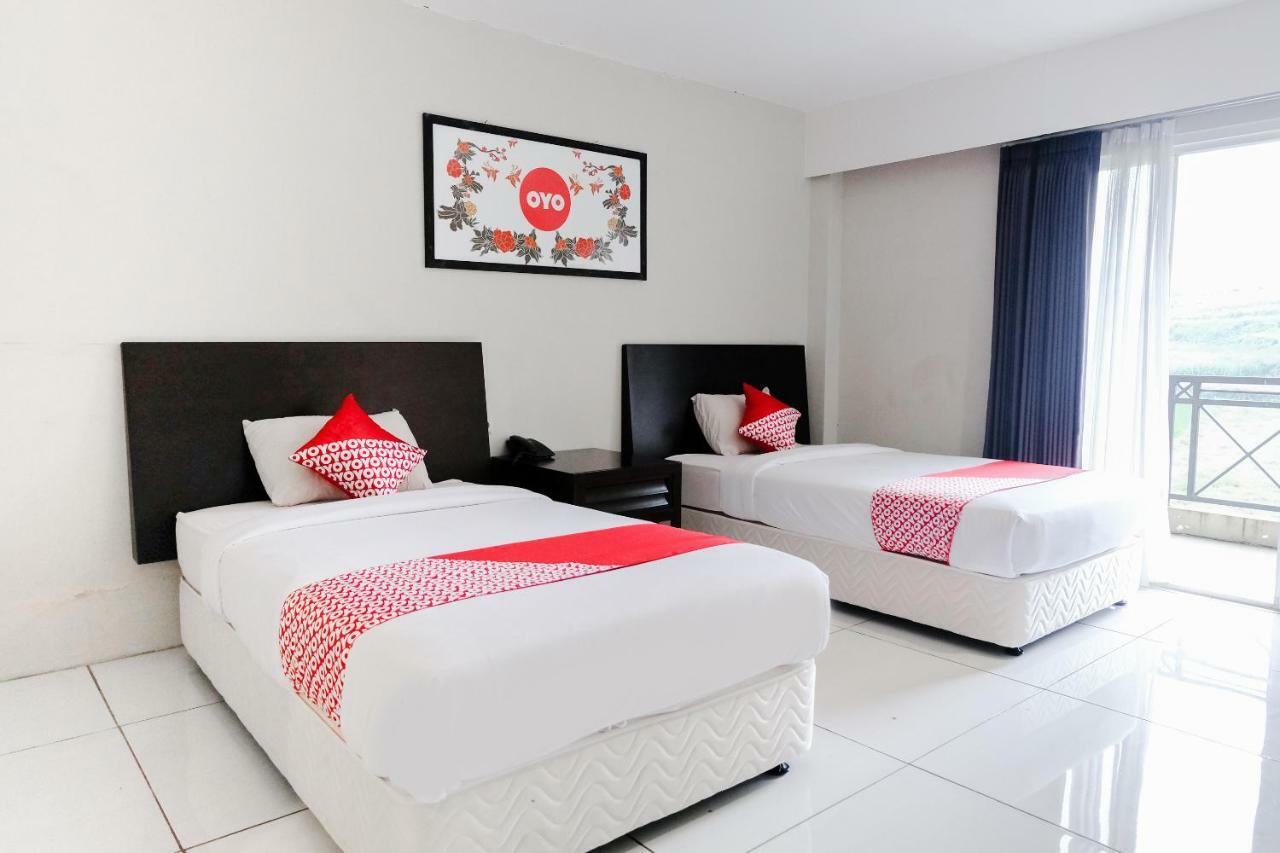 Capital O 892 Grand Pujon View Hotel And Resort Batu  Exterior photo