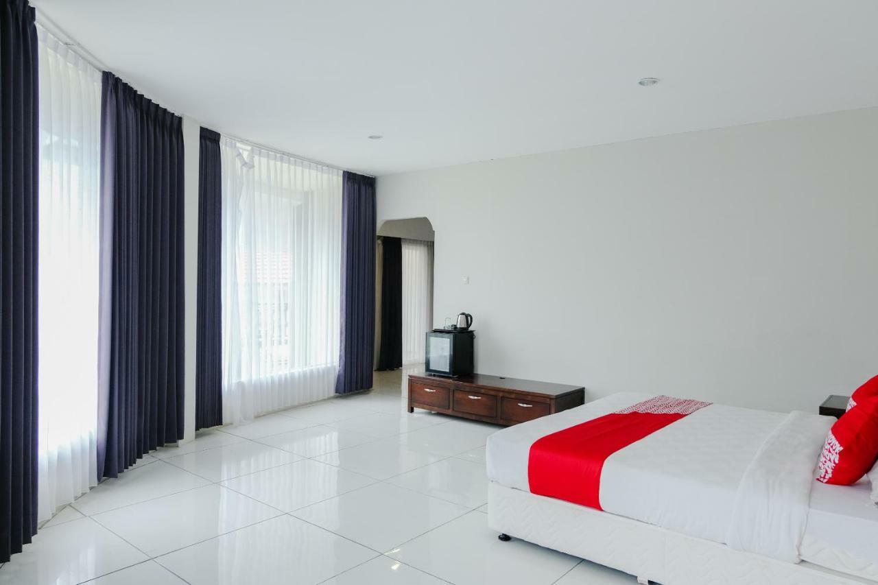 Capital O 892 Grand Pujon View Hotel And Resort Batu  Exterior photo